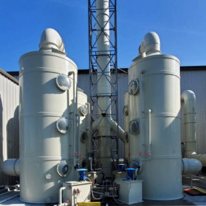 Vertical exhaust gas wet scrubber